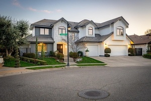 photo 1 of 2331 E Sarazen Ave, Fresno, CA 93730