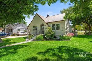 photo 1 of 723 S 10th Ave, Caldwell, ID 83605