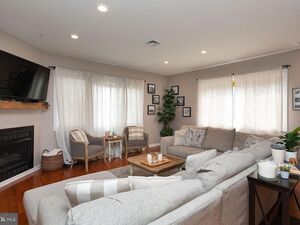 photo 1 of 919 N Front St Unit H, Philadelphia, PA 19123