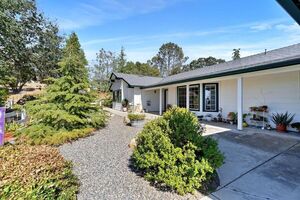 photo 1 of 33867 Jennifer Ct, Coarsegold, CA 93614