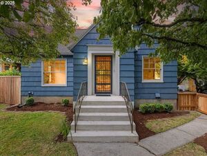 photo 1 of 4124 SE Franklin St, Portland, OR 97202