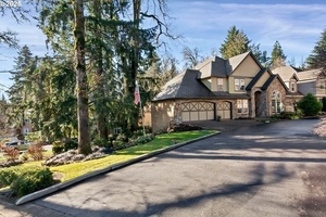 photo 1 of 2625 Beacon Hill Dr, West Linn, OR 97068