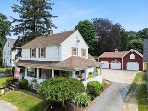 photo 1 of 822 Dighton Ave, Taunton, MA 02780