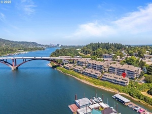 photo 1 of 318 SE Spokane St, Portland, OR 97202