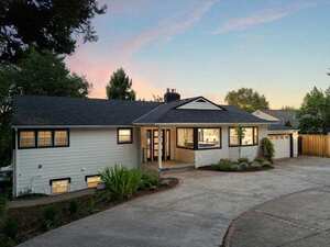 photo 1 of 1015 Southshore Blvd, Lake Oswego, Oregon 97034