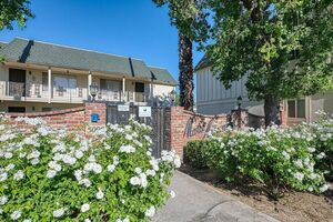 photo 1 of 5090 N Roosevelt Ave APT 25, Fresno, CA 93704