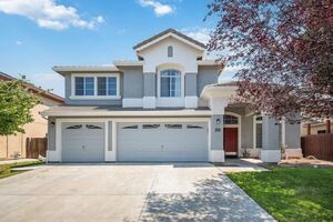 photo 1 of 1009 Garden St, Los Banos, CA 93635