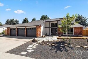 photo 1 of 898 N Pebble Beach Way, Eagle, ID 83616