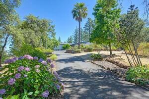photo 1 of 1520 Skyline Dr, Auburn, CA 95602