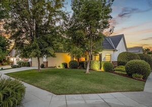 photo 1 of 425 W Trenton Ave, Clovis, CA 93619
