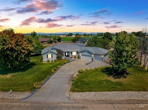 photo 1 of 2022 Zach Blvd, Fruitland, ID 83619