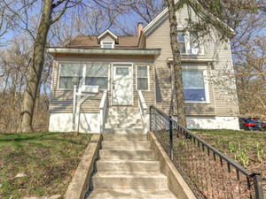 photo 1 of 402 N Main St, Algonquin, IL 60102