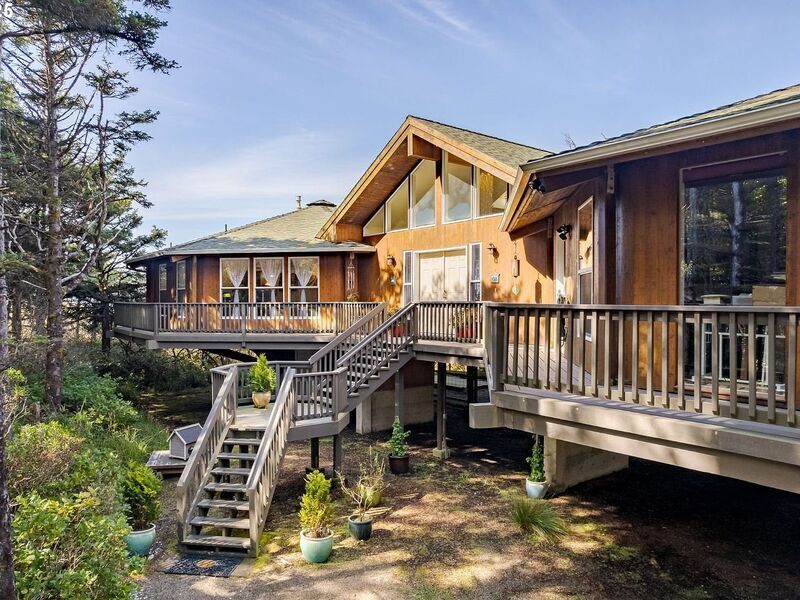 photo 1 of 3735 Highway 101 N, Yachats, OR 97498