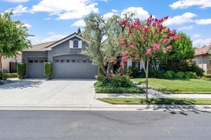 photo 1 of 1850 N Hornet Ave, Clovis, CA 93619