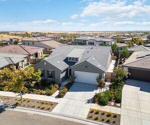 photo 1 of 1022 Moonrise Way, Madera, CA 93636