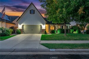 photo 1 of 425 W Trenton Ave, Clovis, CA 93619