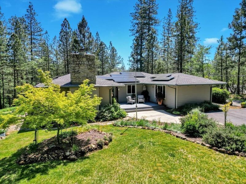 photo 1 of 1075 Pine Vista Ln, Meadow Vista, CA 95722
