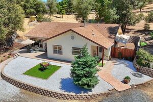 photo 1 of 5722 Darrah Rd, Mariposa, CA 95338