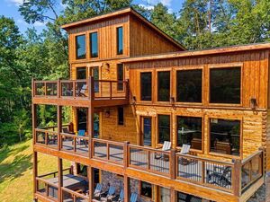 photo 1 of 824 Bear Run Way, Sevierville, TN 37862