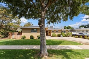 photo 1 of 2915 E Ashcroft Ave, Fresno, CA 93726