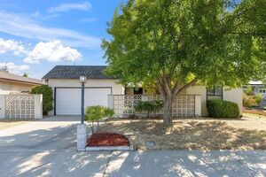 photo 1 of 2975 Paula Dr, Clovis, CA 93612