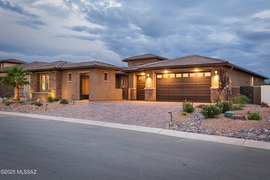 photo 1 of 2662 E  Sorbonne Dr, Green Valley, AZ 85614