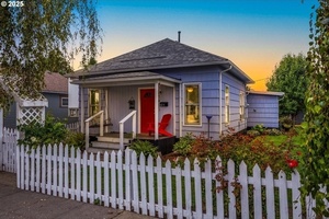 photo 1 of 1071 SW Church St, Dallas, OR 97338