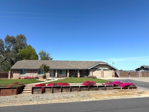 photo 1 of 14728 Huntington Rd, Madera, CA 93636