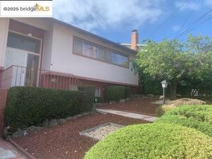 photo 1 of 25 Woodcliff Ct, Oakland, CA 94605