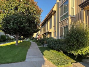 photo 1 of 9695 Brookbay Cir, Huntington Beach, CA 92646