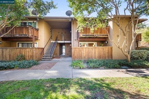 photo 1 of 636 Arcadia Dr, Vacaville, CA 95687