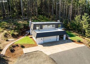 photo 1 of 381 Talemena Dr, Cottage Grove, OR 97424