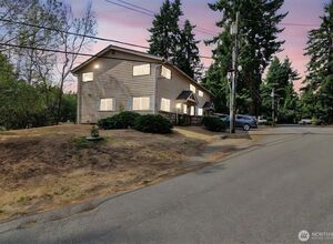 photo 1 of 20101 14th Avenue NE #1, Seattle, WA 98155