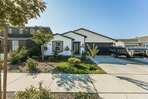 photo 1 of 2161 Heidi Ave, Sanger, CA 93657