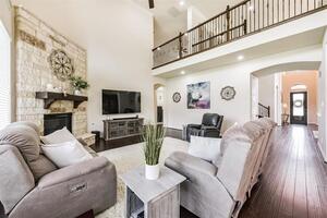 photo 1 of 902 Longleaf Ct, Friendswood, TX 77546