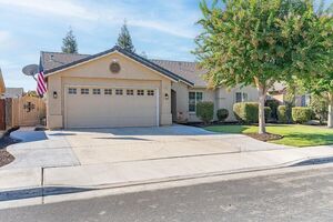 photo 1 of 1837 Heidi Ave, Sanger, CA 93657