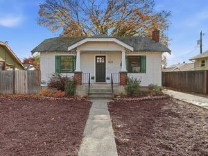 photo 1 of 824 E Longfellow Ave, Spokane, WA 99207