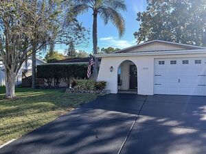 photo 1 of 10136 Glen Moor Ln, Port Richey, FL 34668