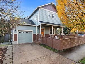 photo 1 of 1006 NE Madrona St, Portland, OR 97211