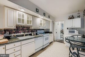 photo 1 of 813 S Luzerne Ave, Baltimore, MD 21224