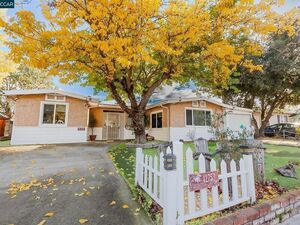 photo 1 of 12753 Shoreview Dr, Clearlake Oaks, CA 95423