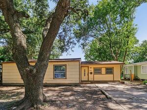 photo 1 of 1915 Little St, La Marque, TX 77568