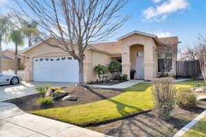 photo 1 of 2020 Hanson Ave, Clovis, CA 93611