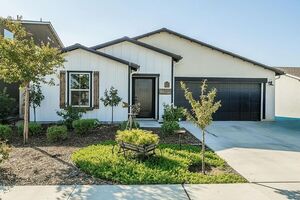 photo 1 of 2161 Heidi Ave, Sanger, CA 93657