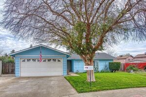photo 1 of 3145 Sylmar Ave, Clovis, CA 93612