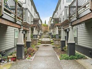 photo 1 of 8655 N Crawford St, Portland, OR 97203