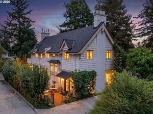 photo 1 of 2547 SW Hillcrest Dr, Portland, OR 97201