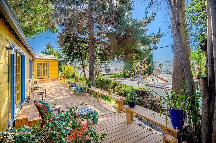 photo 1 of 3864 Clayton Ave, Los Angeles, CA 90027