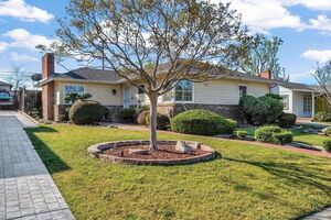 photo 1 of 753 W Floradora Ave, Fresno, CA 93728