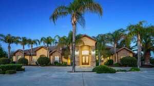 photo 1 of 11116 E Dayton Ave, Sanger, CA 93657